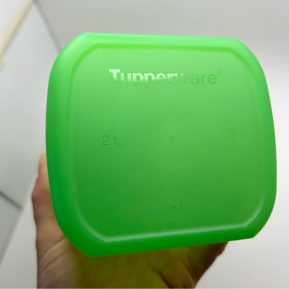 New Tupperware Slim Line Pitcher 2 Liter - Picture 2 of 2